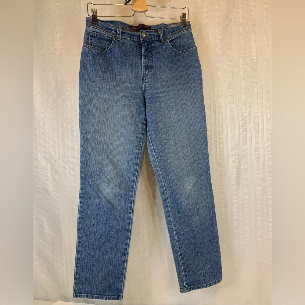 Gloria Vanderbilt Amanda Jeans size 6 blue denim.